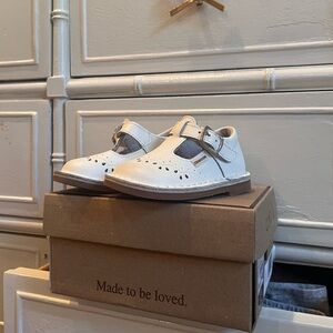 L’amour pearl white Mary Jane’s